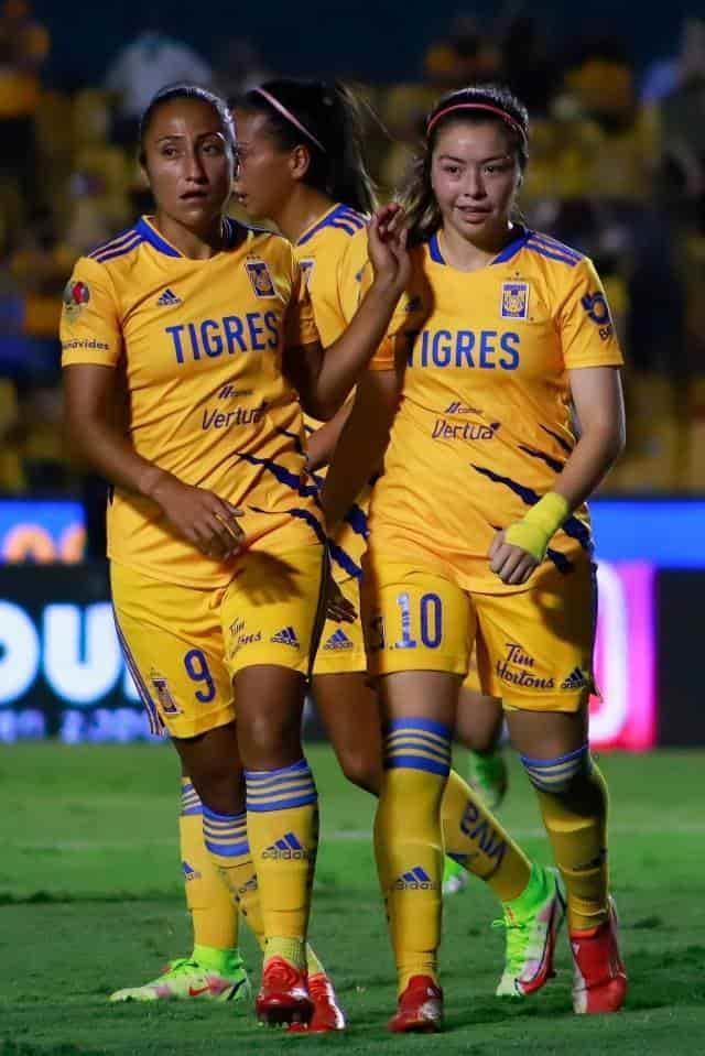 Buscan felinas novena victoria