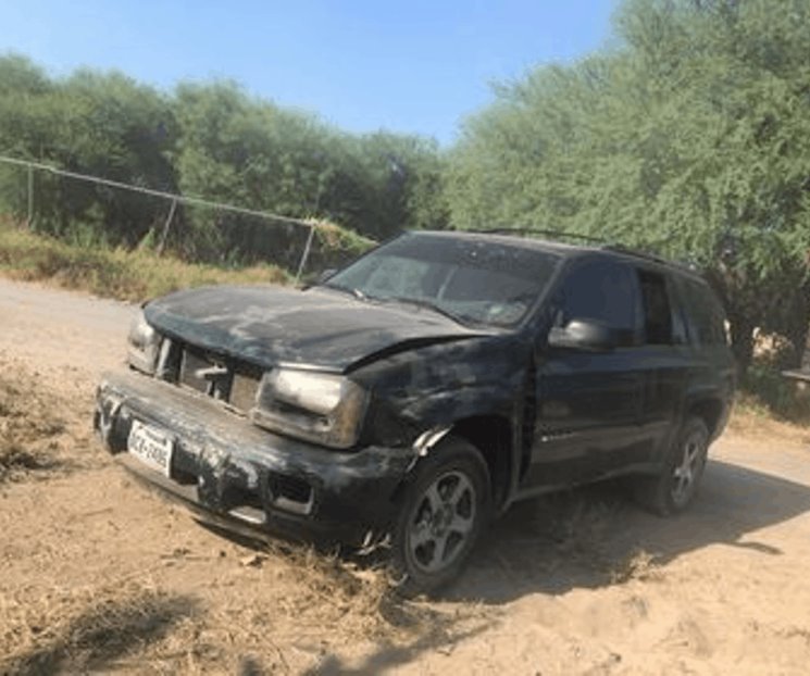 Ocasiona carambola y abandona su vehículo