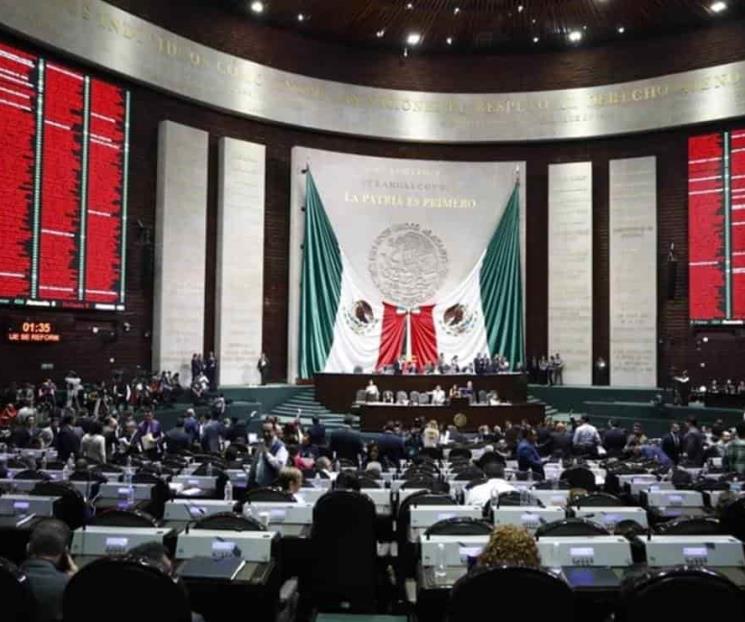 Diputados rinden minuto de silencio por deslave