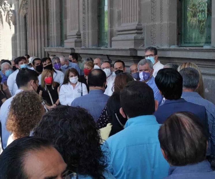 Protestan sindicalizados en Palacio de Gobierno