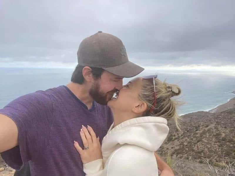 Kate Hudson anuncia su compromiso con Danny Fujikawa