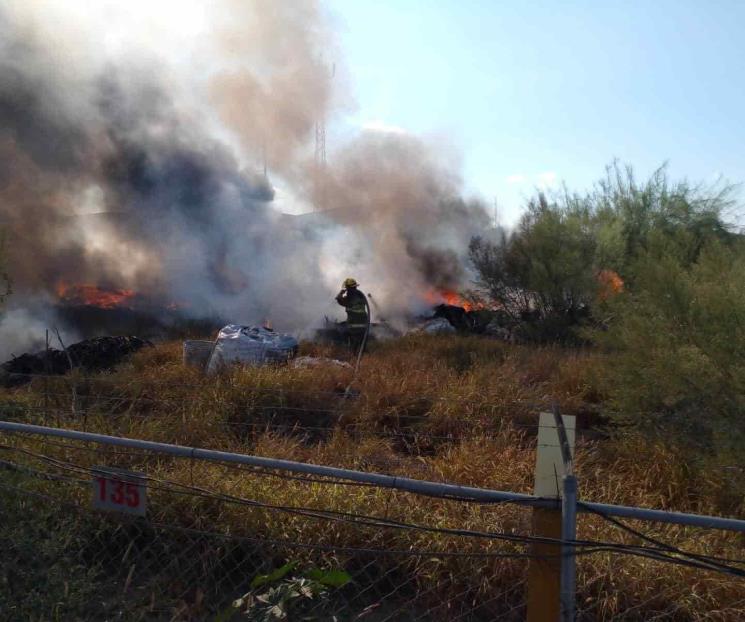 Arde empresa recicladora