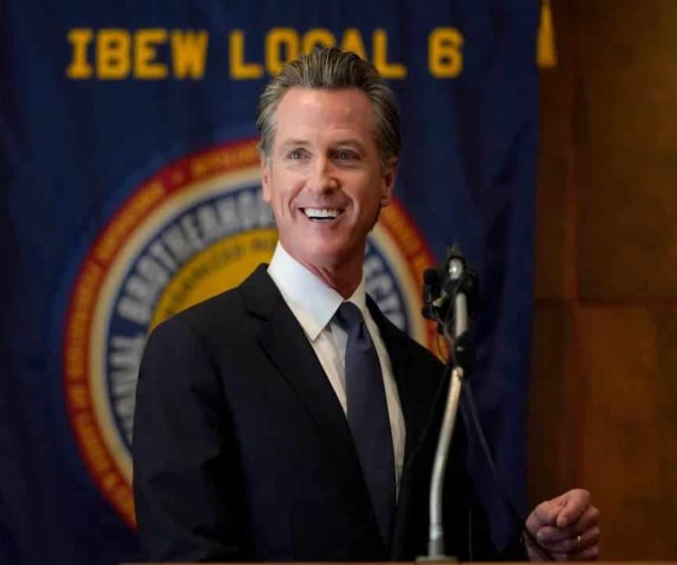 Supera gobernador de California referendo revocatorio