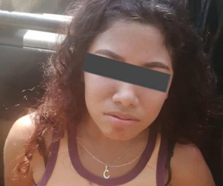 Detienen a mujer con droga y arma