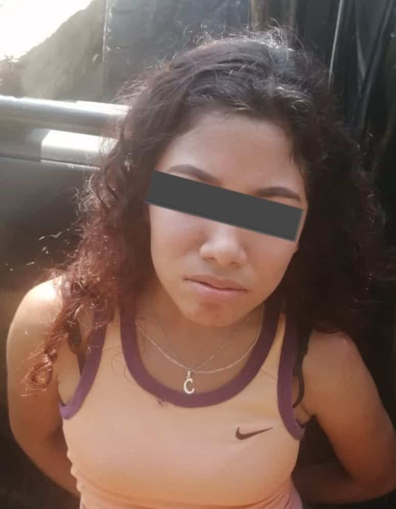 Detenida por delitos contra la salud y portación de una réplica de arma de fuego, además de un cuchillo