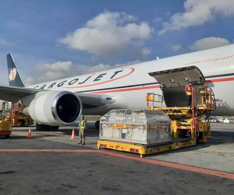 Llegan a México 585 mil vacunas de Pfizer
