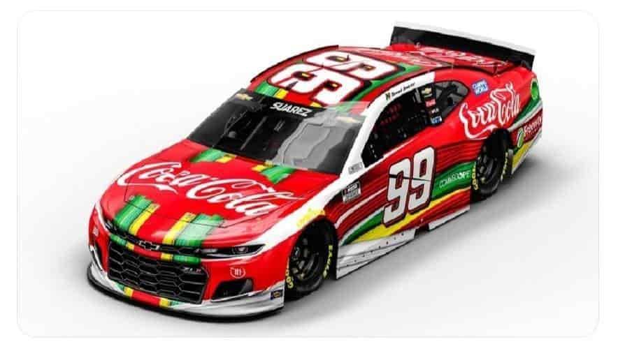 Presenta Suárez livery especial en coche para carrera
