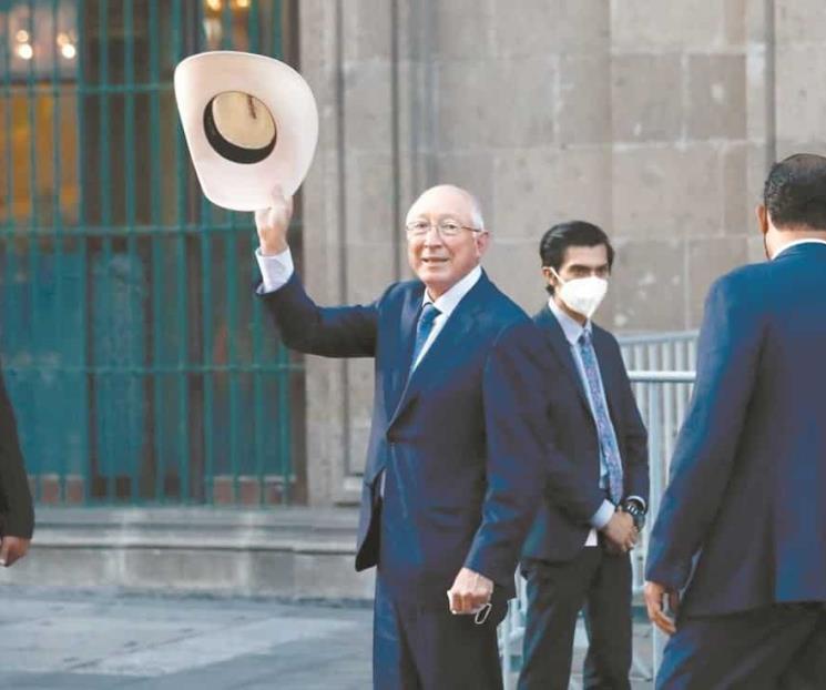 Inicia Ken Salazar al frente de embajada de EU