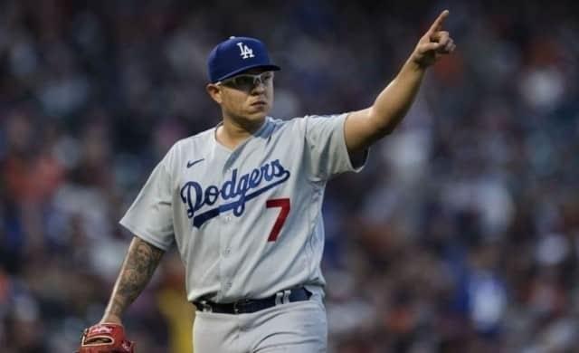 Va Julio Urías por su triunfo 18