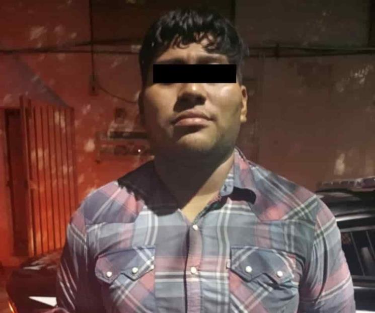 Roba trabajador en casilleros de sus compañeros