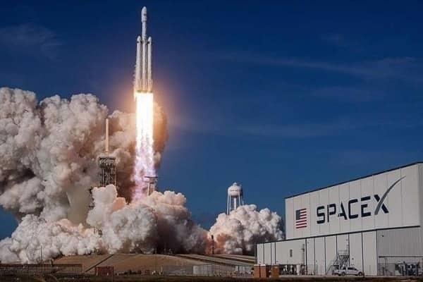 Entran en órbita turistas del SpaceX