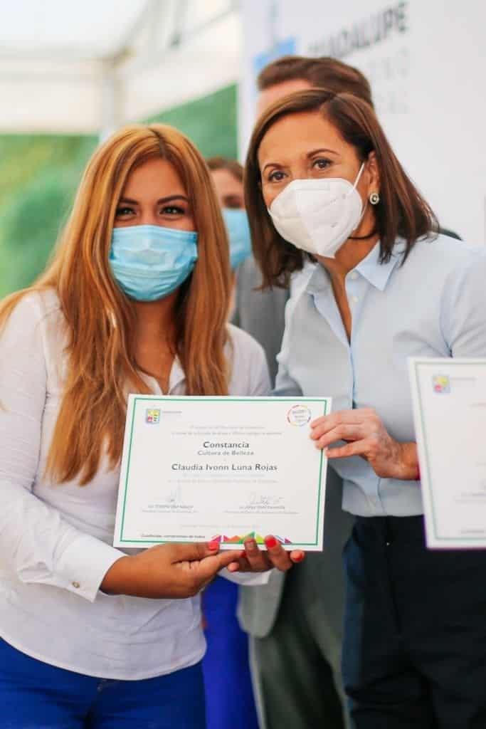 Se gradúan de la Escuela de Artes y Oficios de Gpe Se gradúan de la Escuela de Artes y Oficios de Gpe