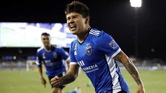 ‘Chofis’ López se despacha con un triplete