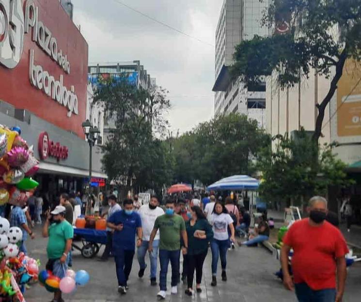 Abarrotan regios el centro de la ciudad