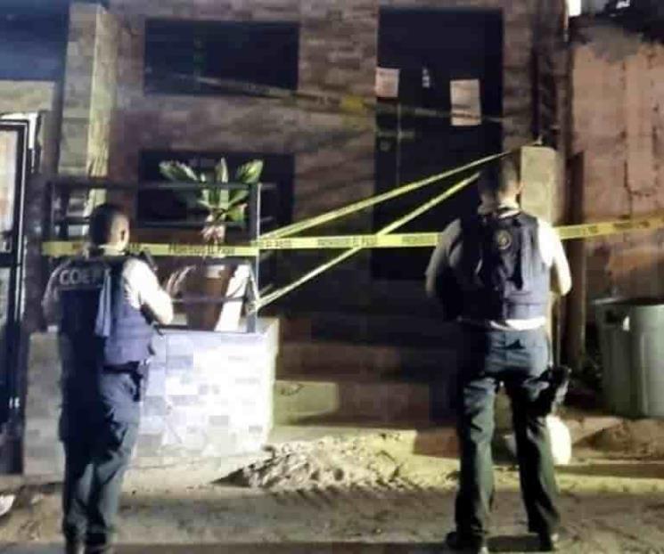 Hallan drogas durante cateo, arrestan a tres