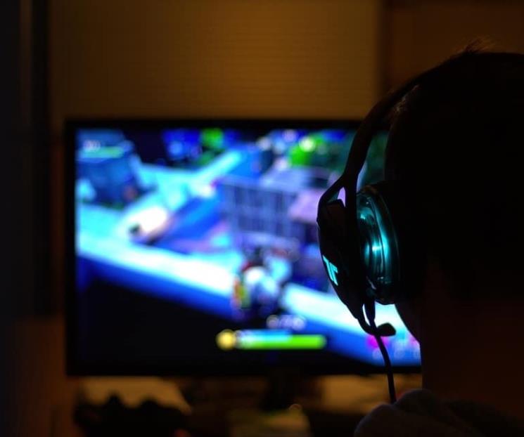 Hospitalizan a adolescente por adicción a Fortnite