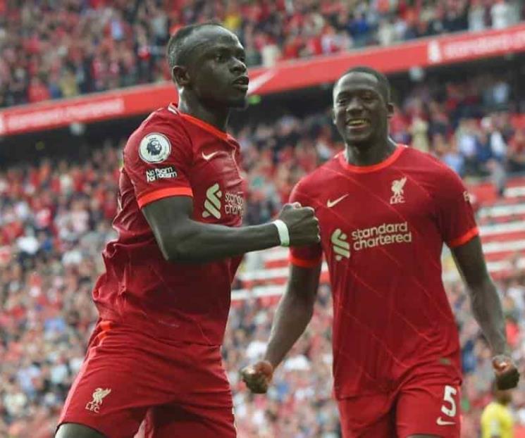 Gana Liverpool y es líder en Inglaterra