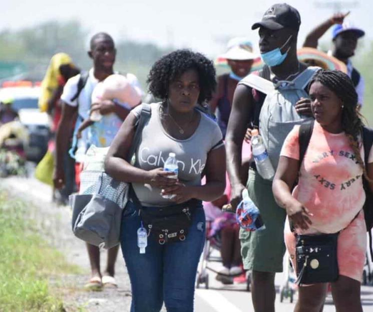 Caravana de haitianos reanudan su viaje rumbo a Texas
