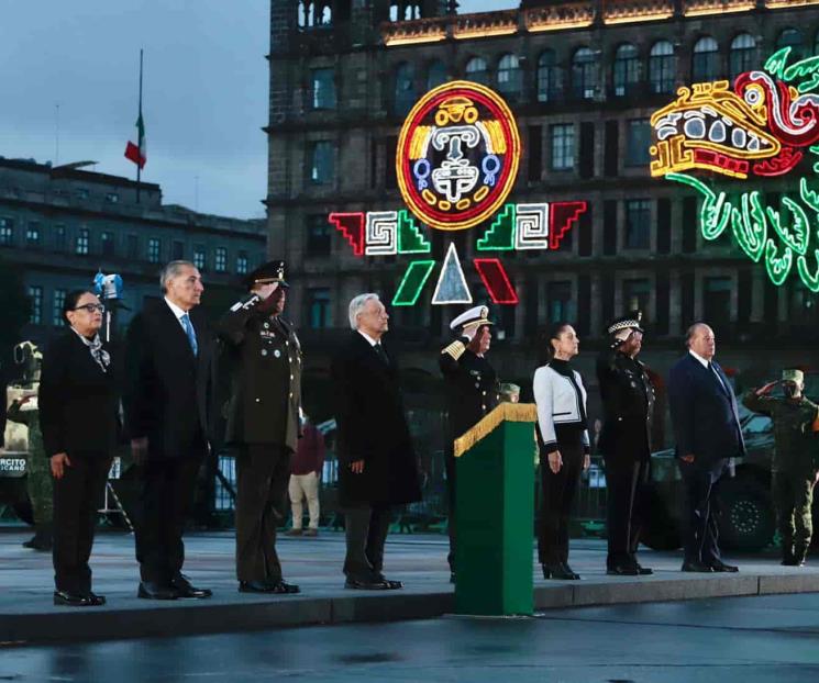AMLO iza bandera en memoria de las víctimas de los sismos