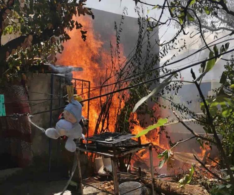 Arde casa en la colonia CROC