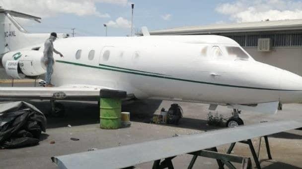 Ocasionan daños en jet escuela