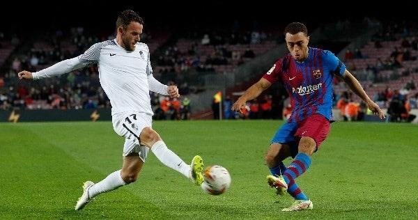 Evita Barcelona la derrota con el Granada