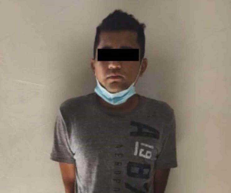 Detienen a joven en camioneta con reporte de robo Detienen a joven en camioneta con reporte de robo