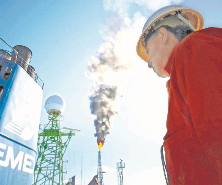 Petroleros emplazan a huelga en Pemex el 30 de septiembre