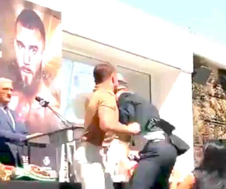 Canelo y Plant se dan agarrón