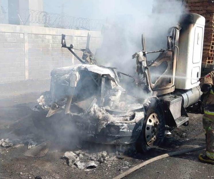 Arde tractocamión en García