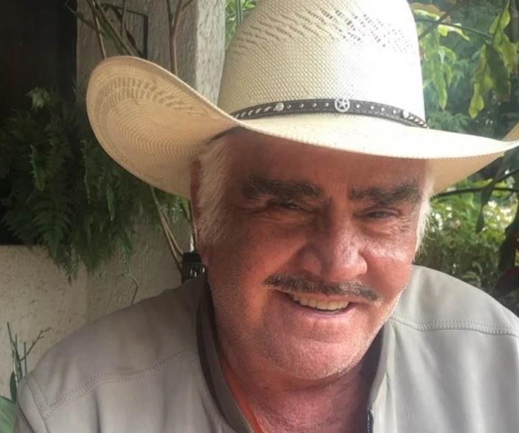 Reportan que Vicente Fernández está despierto