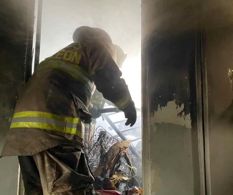 Se incendia domicilio en Santa Catarina