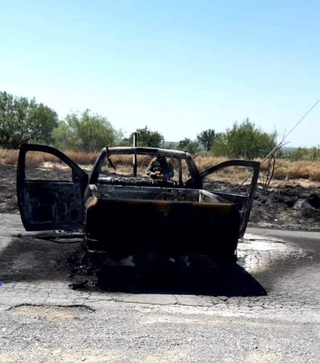 Sitiaron el municipio de General Bravo, después que hombres armados robaron varios vehículos y les prendieron fuego.
