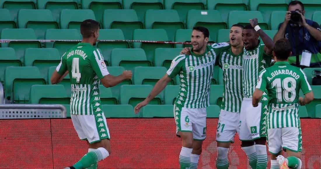 Vence Betis a Osasuna y Guardado es titular