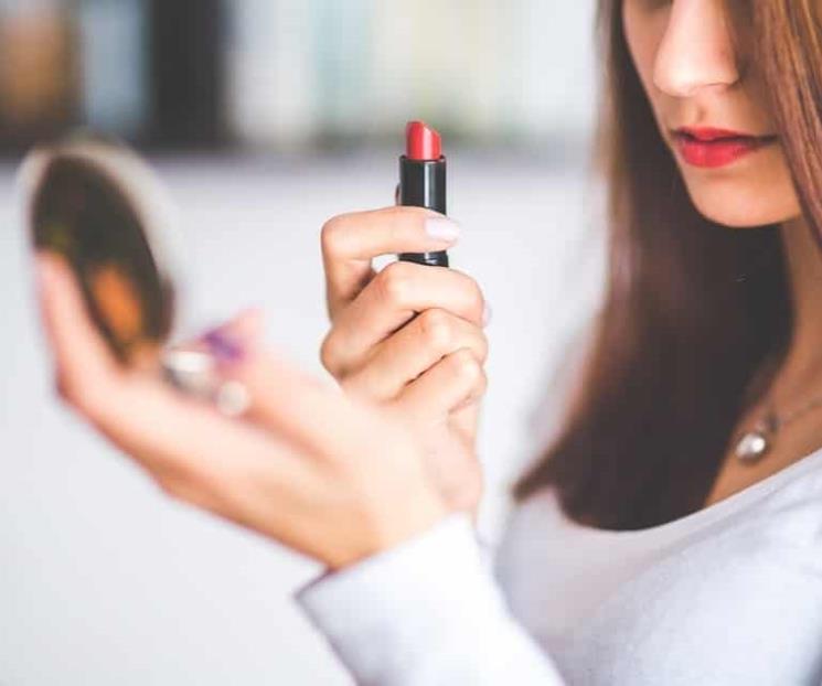 Venta de labial cae por uso de cubrebocas