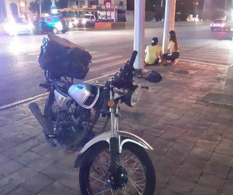 Impacta auto a repartidor