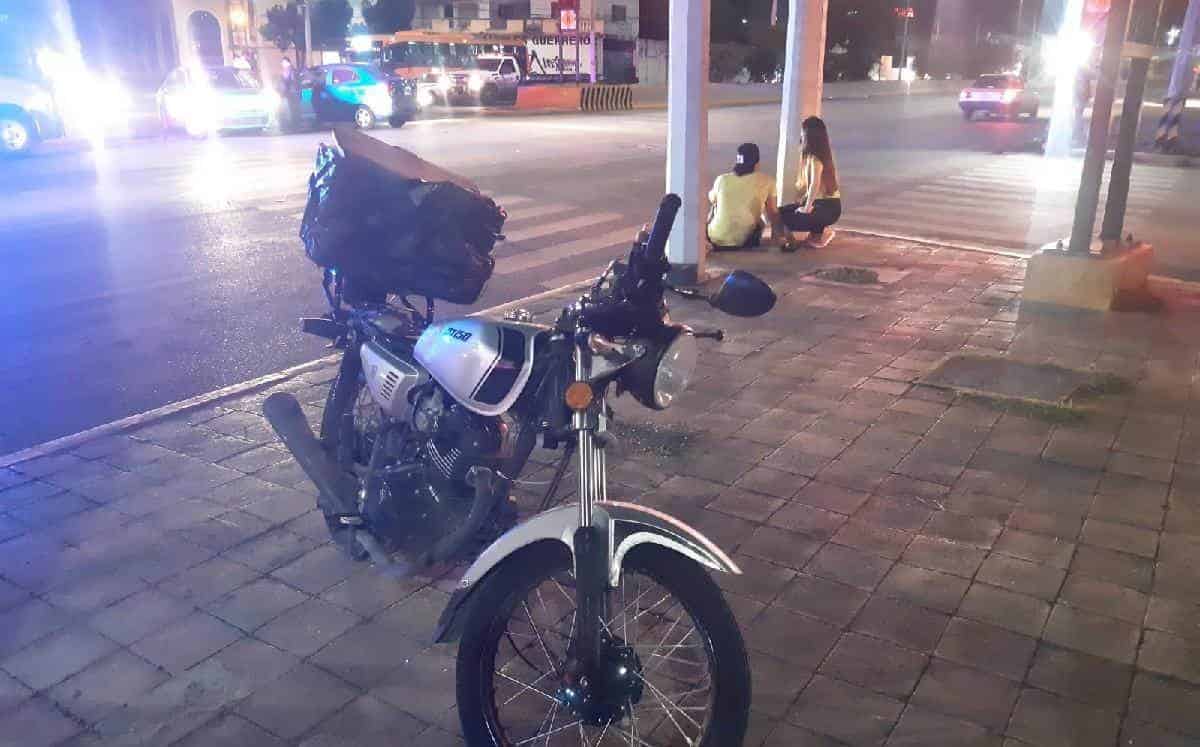 Un joven repartidor terminó con lesiones de consideración, después de ser arrollado por un automóvil