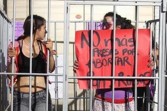 Identifican a mujeres presas por abortar; quedarían libres