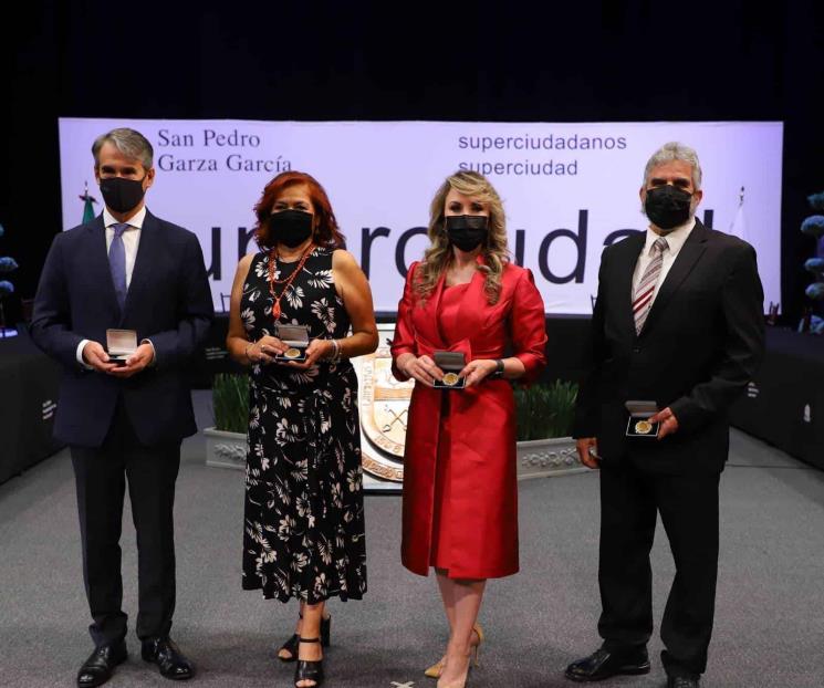 Entregan en SP la medalla al Mérito Ciudadano