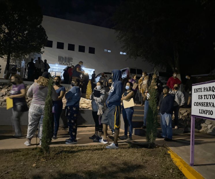 Duermen en DIF Nogales por una vacuna en EU