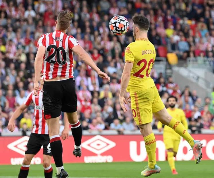 Pierde Liverpool oportunidad de separarse más como líder
