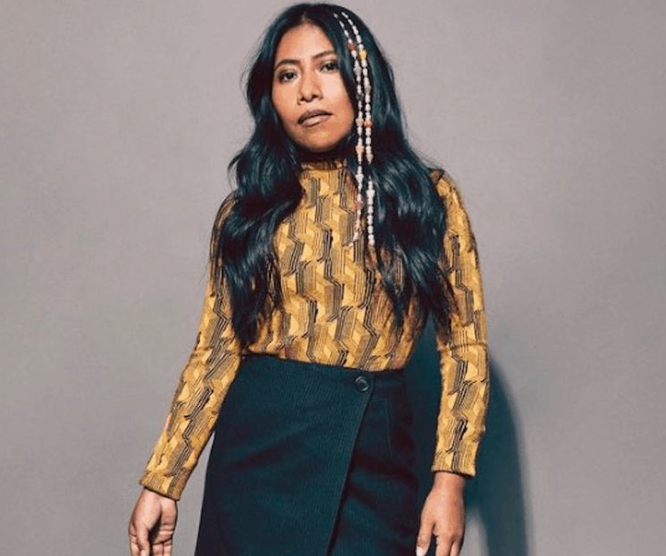 Yalitza vuelve a modelar, ahora para Prada