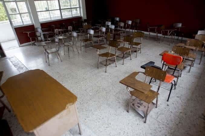 Van a la alza contagios en clases presenciales