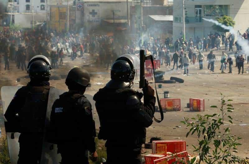 Detiene FGR a ex mandos policiacos por caso Nochixtlán
