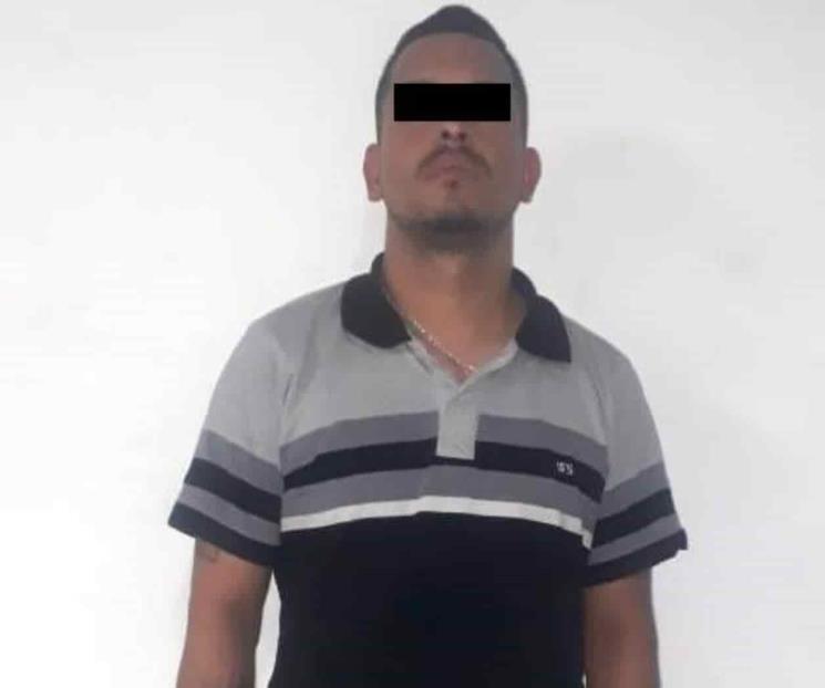 Detienen a hombre en moto robada Detienen a hombre en moto robada