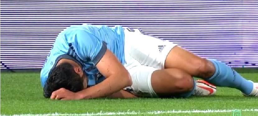 Sale lesionado Néstor Araujo
