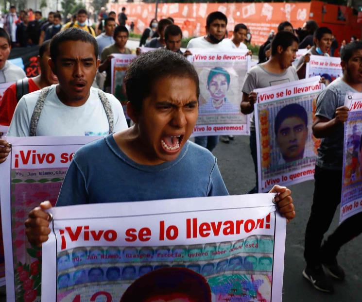 Sigue abierta herida por los 43 normalistas