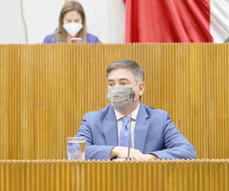 Pone Aldo su renuncia sobre la mesa a diputados