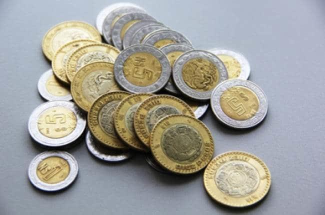 Peso inicia en su nivel más débil frente al dólar de un mes