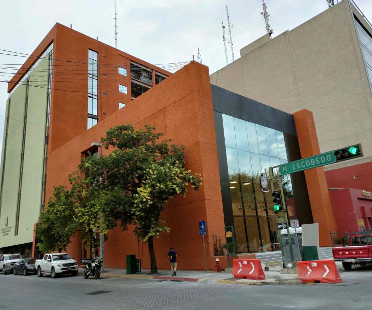 Luce edificio de Tesorería muy “fosfo”
